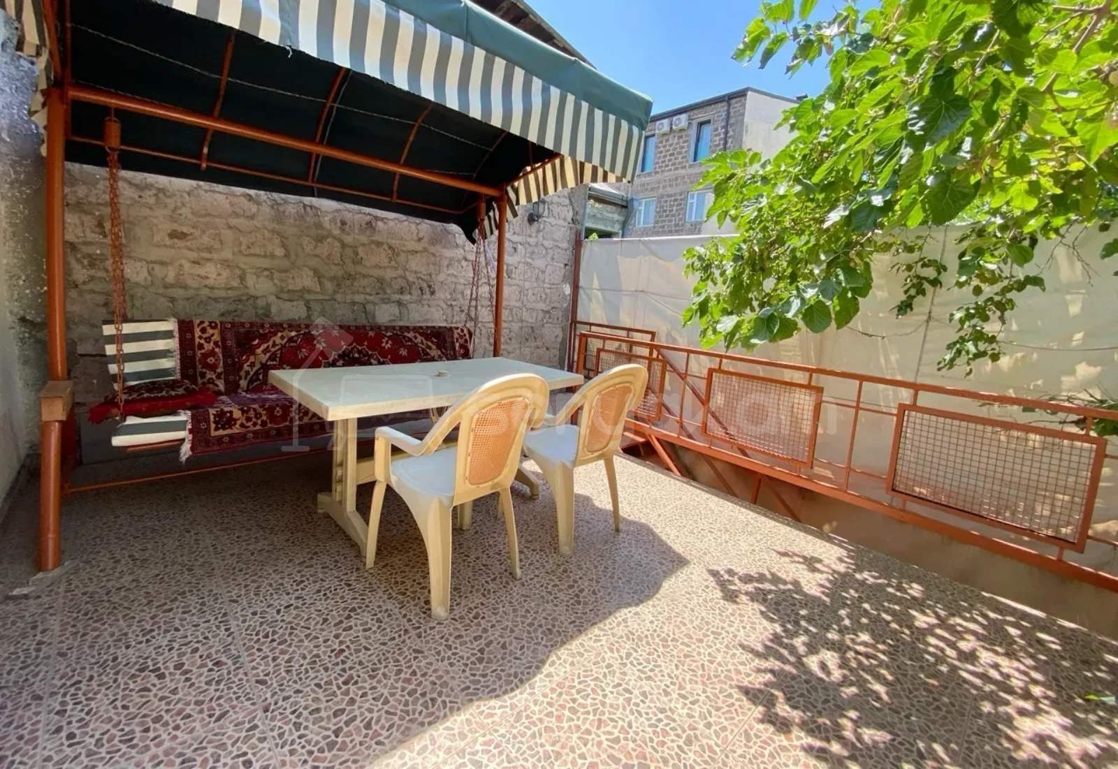 2 Սենյականոց Բնակարան Քարե Շենքում, 80քմ, 2/2 հարկ, Կապիտալ Վերանորոգված, Կահավորված, Արևկող