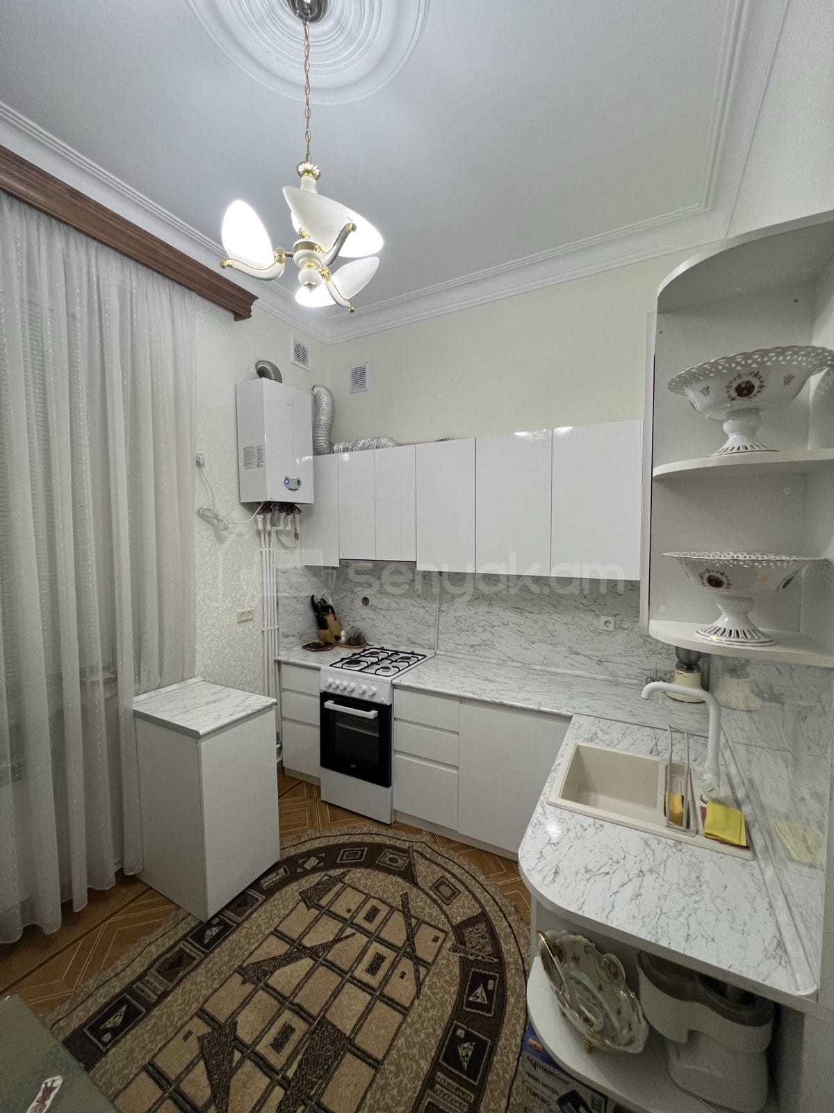 2 Սենյականոց Բնակարան Քարե Շենքում, 70քմ, 3/5 հարկ, Կապիտալ Վերանորոգված, Կահավորված, Արևկող