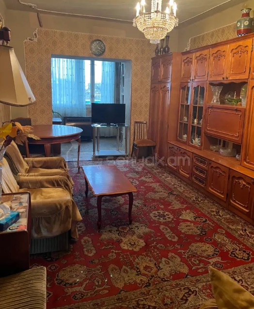 3 Սենյականոց Բնակարան Քարե Շենքում, 77քմ, 3/5 հարկ, Պետական Վիճակում
