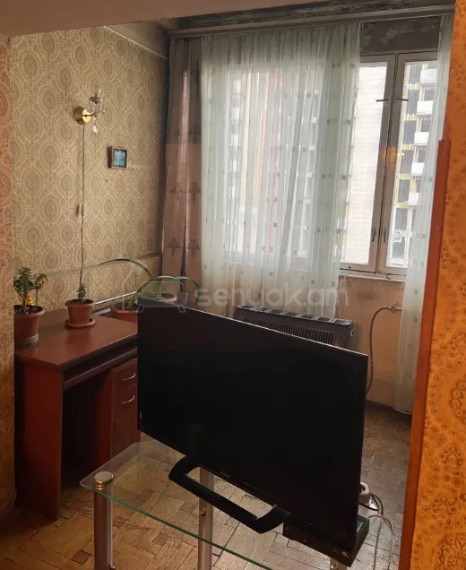 3 Սենյականոց Բնակարան Քարե Շենքում, 77քմ, 3/5 հարկ, Պետական Վիճակում