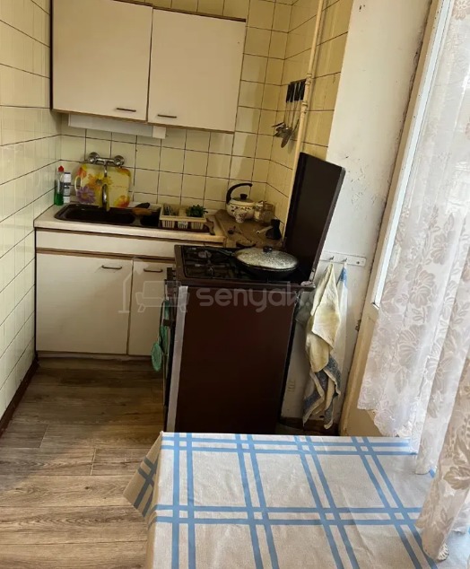 3 Սենյականոց Բնակարան Քարե Շենքում, 77քմ, 3/5 հարկ, Պետական Վիճակում