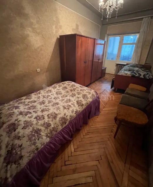 3 Սենյականոց Բնակարան Քարե Շենքում, 77քմ, 3/5 հարկ, Պետական Վիճակում