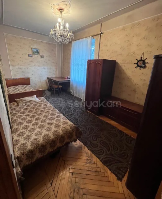 3 Սենյականոց Բնակարան Քարե Շենքում, 77քմ, 3/5 հարկ, Պետական Վիճակում