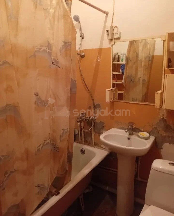 2 Սենյականոց Բնակարան, 40քմ, 5/9 հարկ, Պետական Վիճակում