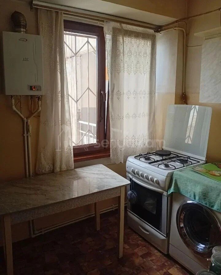2 Սենյականոց Բնակարան, 40քմ, 5/9 հարկ, Պետական Վիճակում