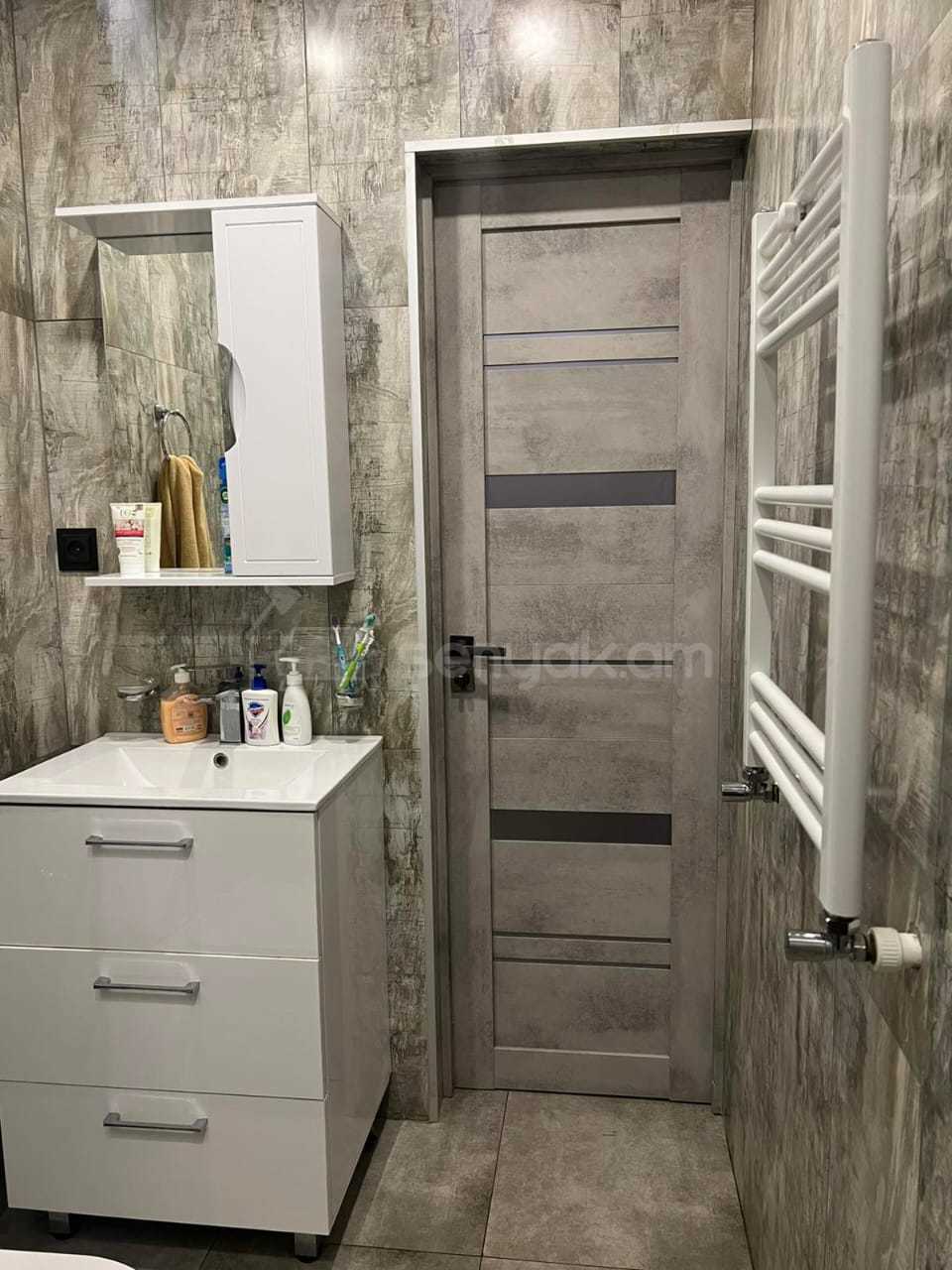 2 Սենյականոց Բնակարան Նորակառույցում, 40քմ, 2/4 հարկ, Դիզայներական Վերանորոգված