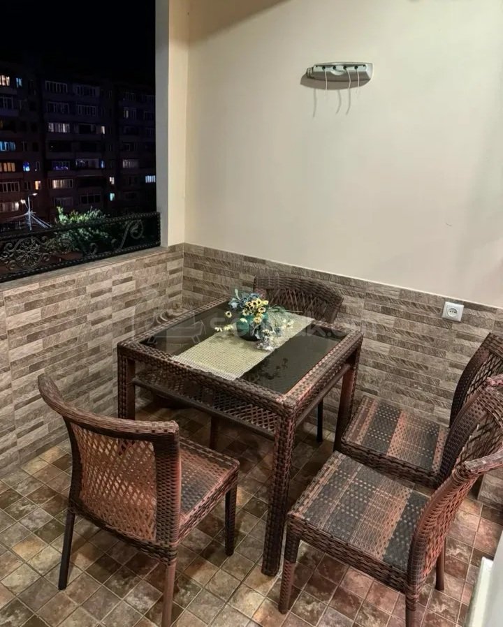 4 Սենյականոց Բնակարան, 81քմ, 6/9 հարկ, Դիզայներական Վերանորոգված, Կահավորված
