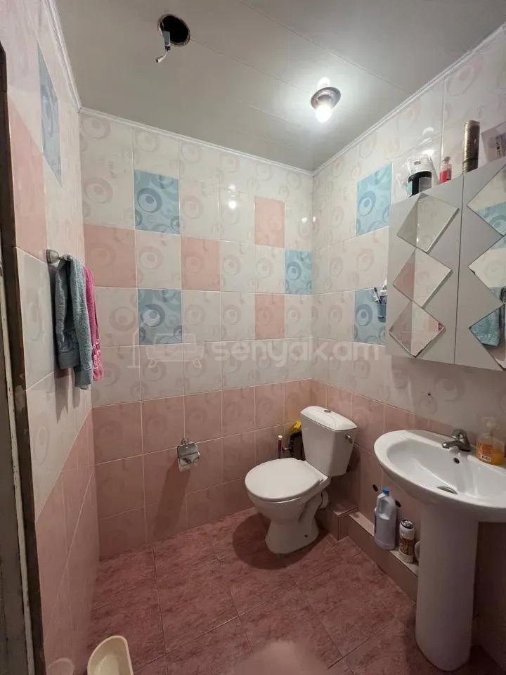 3 Սենյականոց Բնակարան Քարե Շենքում, 76քմ, 5/5 հարկ, Կոսմետիկ Վերանորոգված