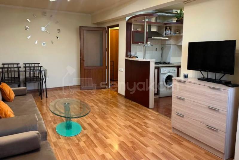 2 Սենյականոց Բնակարան, 42քմ, 5/11 հարկ, Կապիտալ Վերանորոգված, Կահավորված, Արևկող