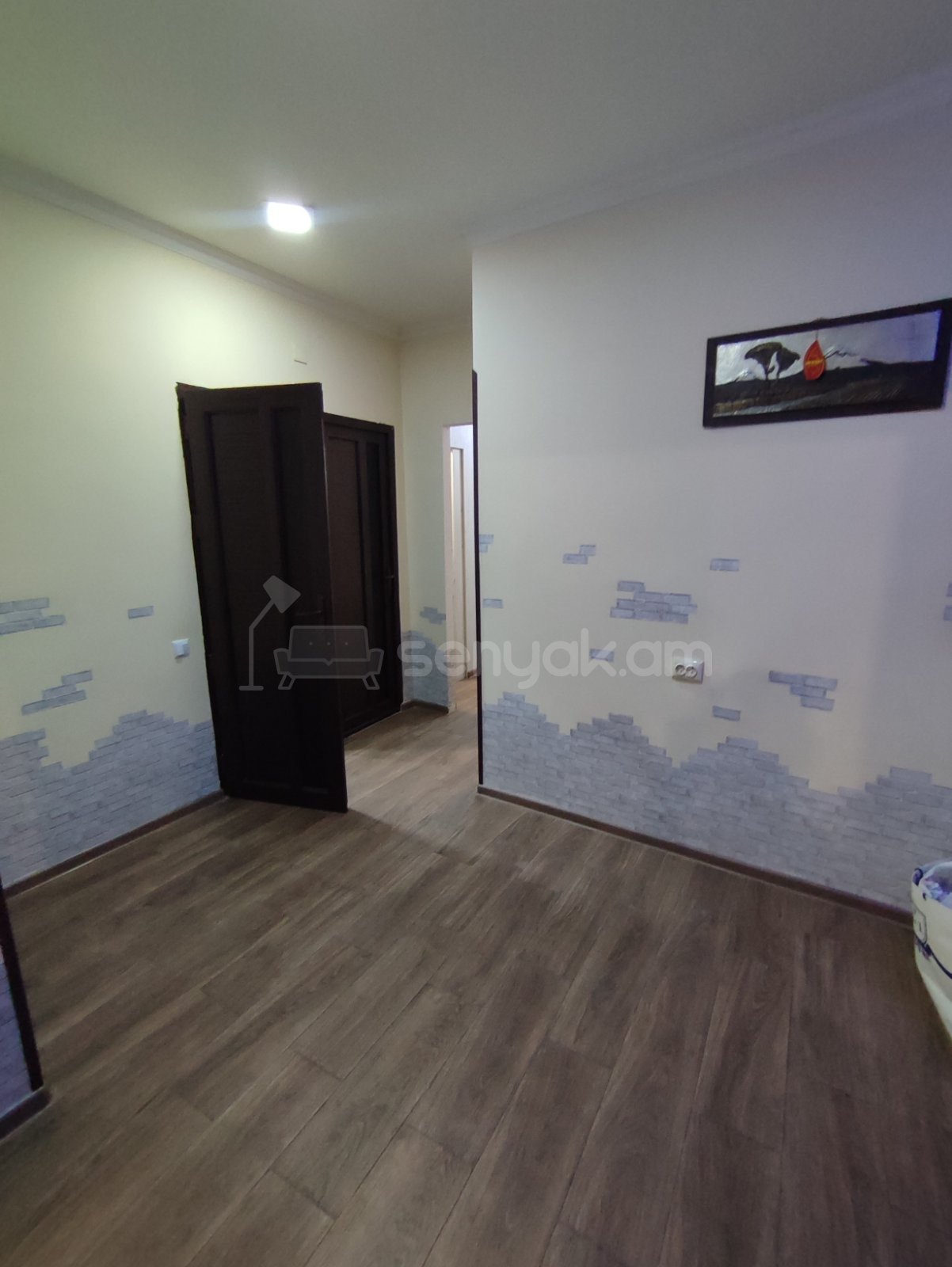 5 Սենյականոց Բնակարան, 103քմ, 2/5 հարկ, Կապիտալ Վերանորոգված