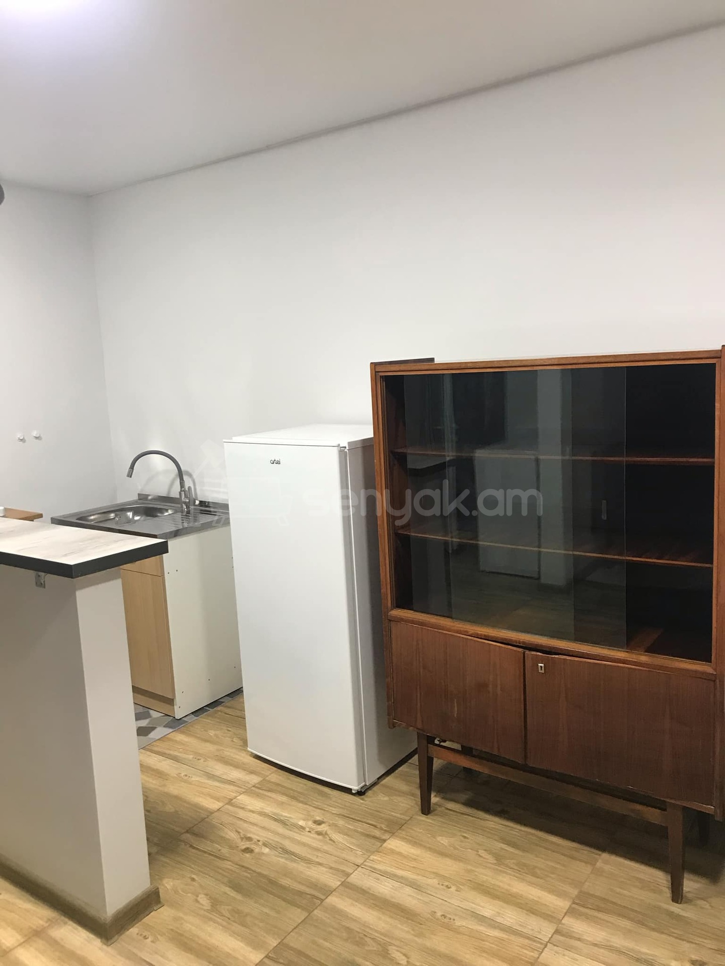 1 Սենյականոց Բնակարան Քարե Շենքում, 30քմ, 1/1 հարկ, Կապիտալ Վերանորոգված, Կահավորված