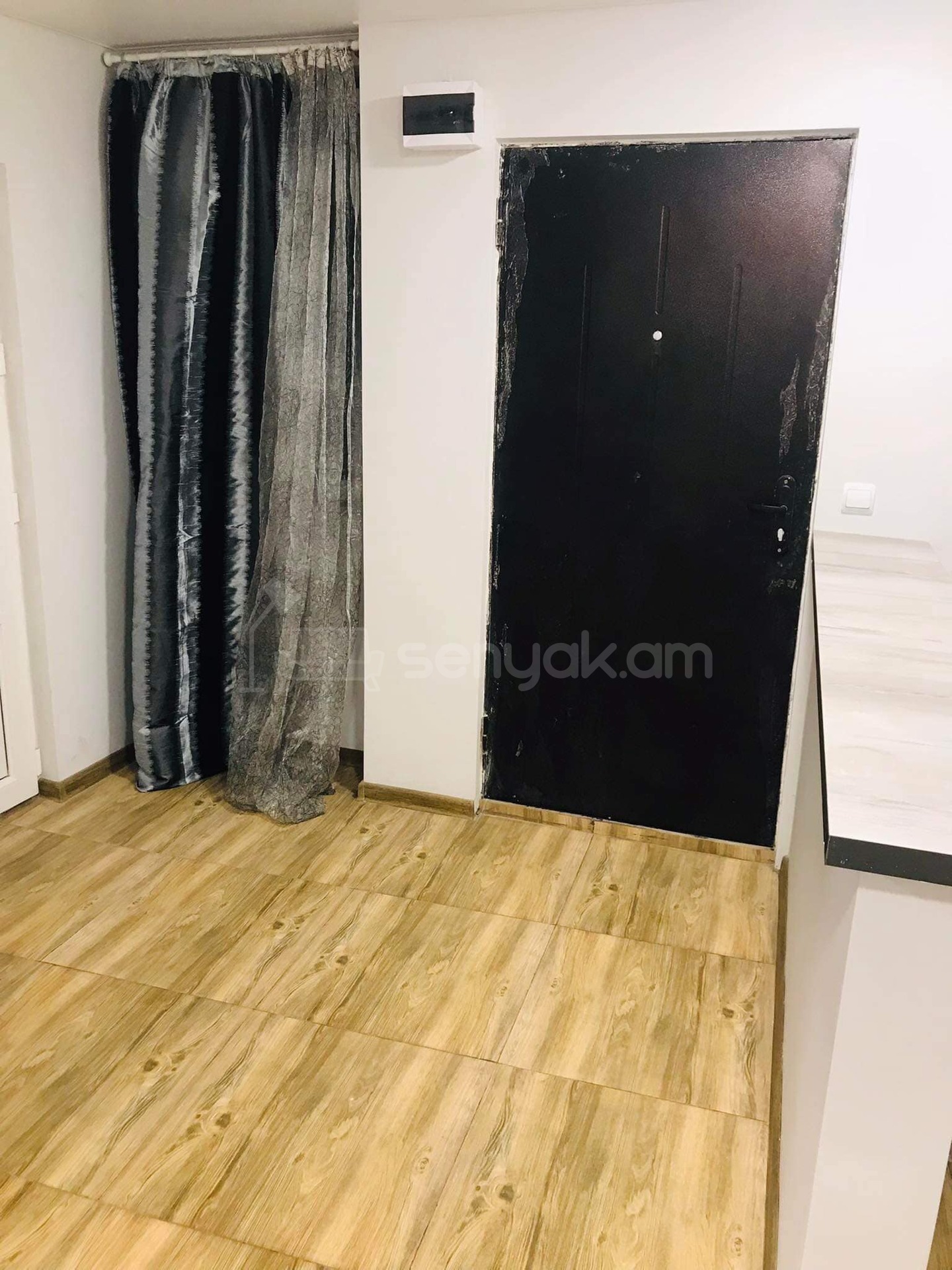 1 Սենյականոց Բնակարան Քարե Շենքում, 30քմ, 1/1 հարկ, Կապիտալ Վերանորոգված, Կահավորված