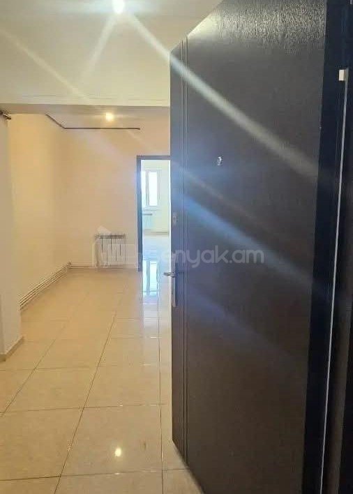1 Սենյականոց Բնակարան Նորակառույցում, 55քմ, 9/15 հարկ, Կապիտալ Վերանորոգված