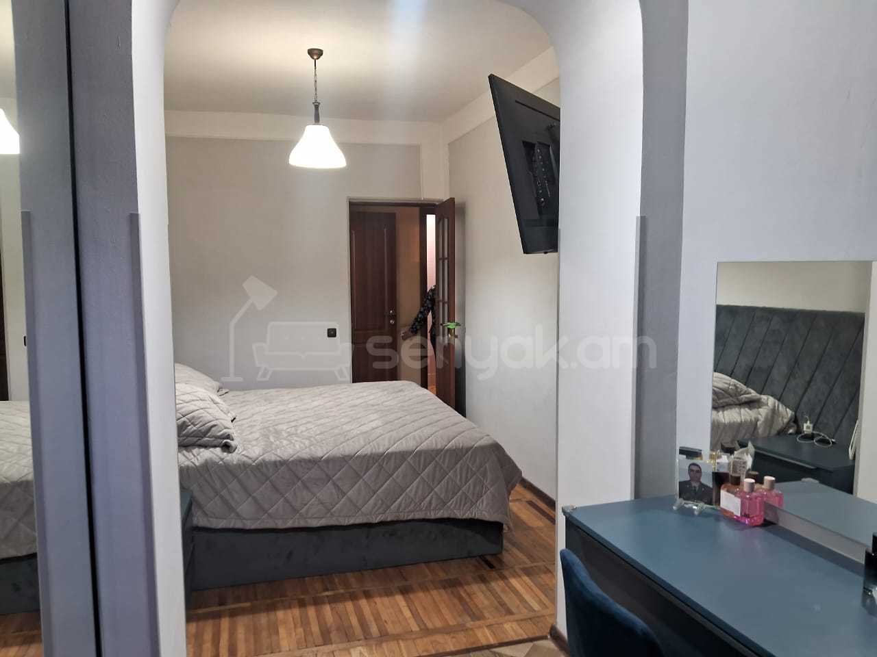 4 Սենյականոց Բնակարան Քարե Շենքում, 99քմ, 1/5 հարկ, Նորմալ Վիճակում