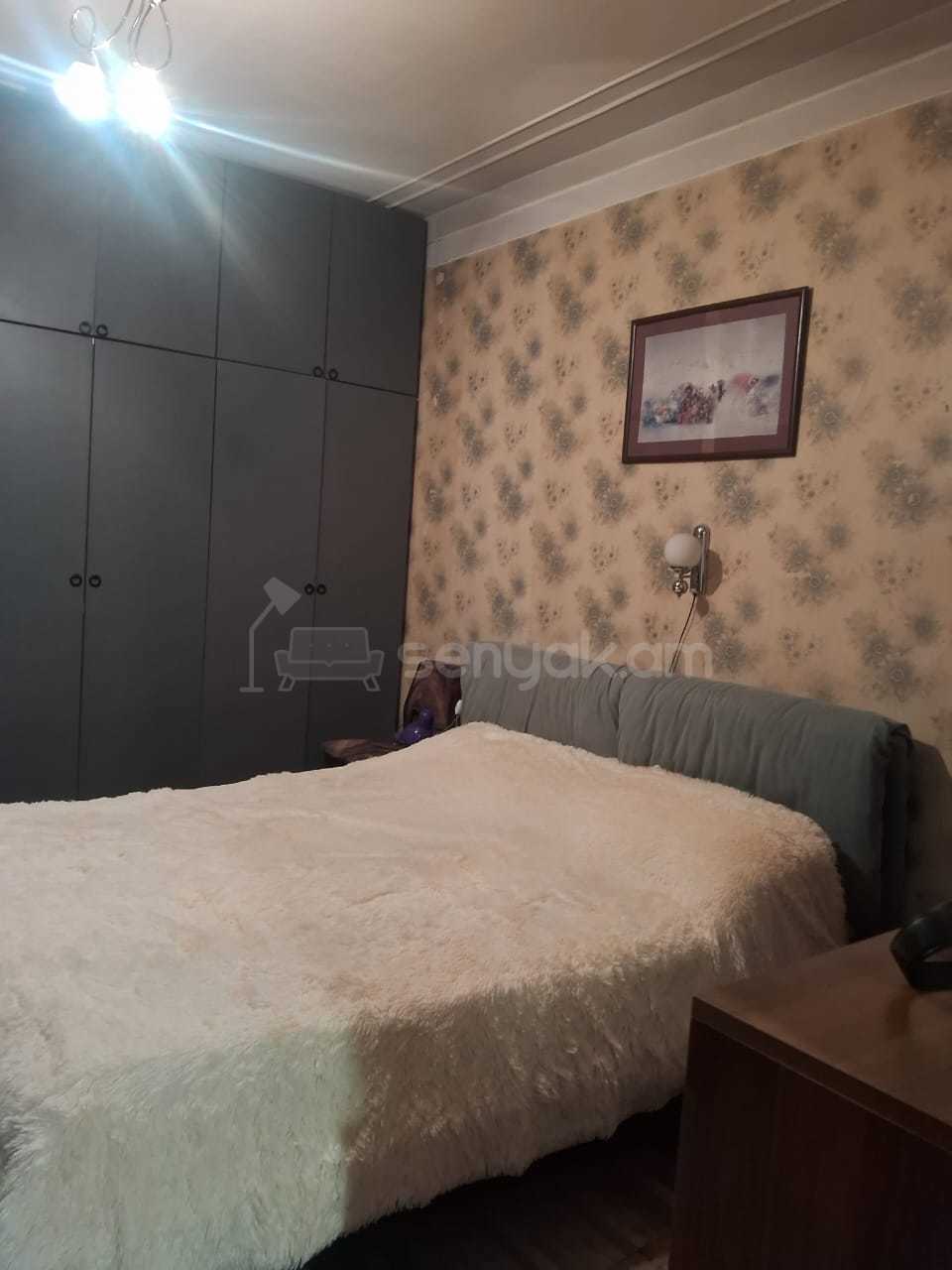 4 Սենյականոց Բնակարան Քարե Շենքում, 99քմ, 1/5 հարկ, Նորմալ Վիճակում