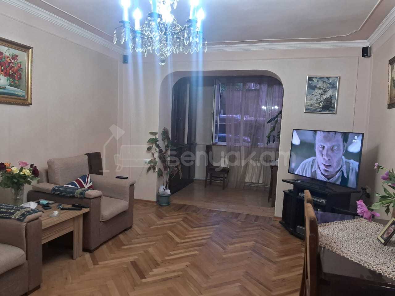 4 Սենյականոց Բնակարան Քարե Շենքում, 99քմ, 1/5 հարկ, Նորմալ Վիճակում