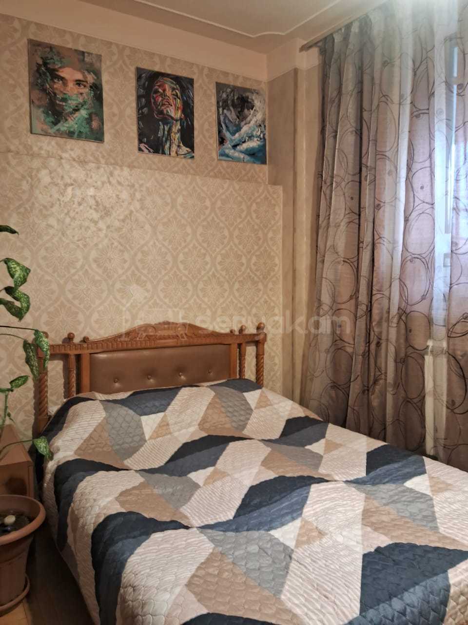 4 Սենյականոց Բնակարան Քարե Շենքում, 99քմ, 1/5 հարկ, Նորմալ Վիճակում