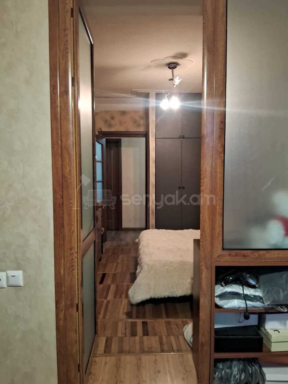 4 Սենյականոց Բնակարան Քարե Շենքում, 99քմ, 1/5 հարկ, Նորմալ Վիճակում