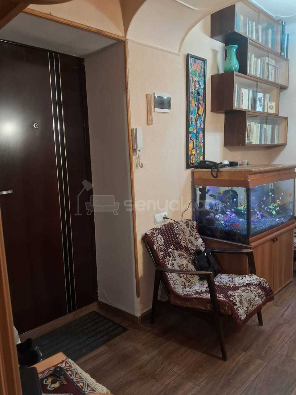 4 Սենյականոց Բնակարան Քարե Շենքում, 99քմ, 1/5 հարկ, Նորմալ Վիճակում