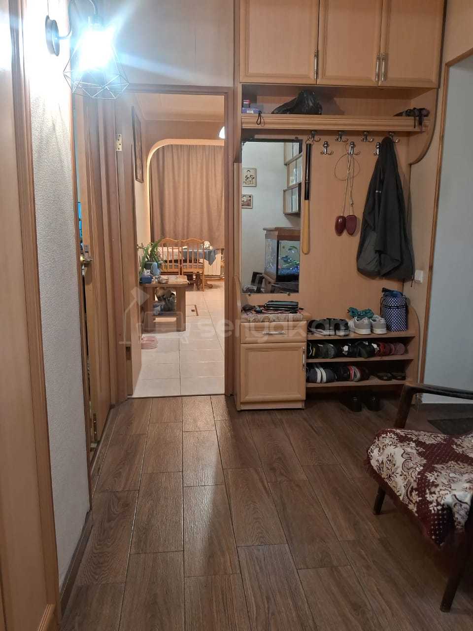 4 Սենյականոց Բնակարան Քարե Շենքում, 99քմ, 1/5 հարկ, Նորմալ Վիճակում