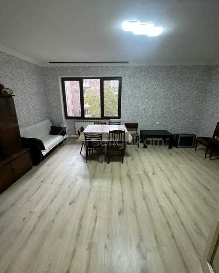 3 Սենյականոց Բնակարան Քարե Շենքում, 132քմ, 4/7 հարկ, Կապիտալ Վերանորոգված