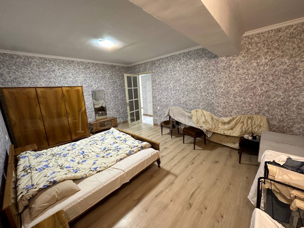 3 Սենյականոց Բնակարան Քարե Շենքում, 132քմ, 4/7 հարկ, Կապիտալ Վերանորոգված
