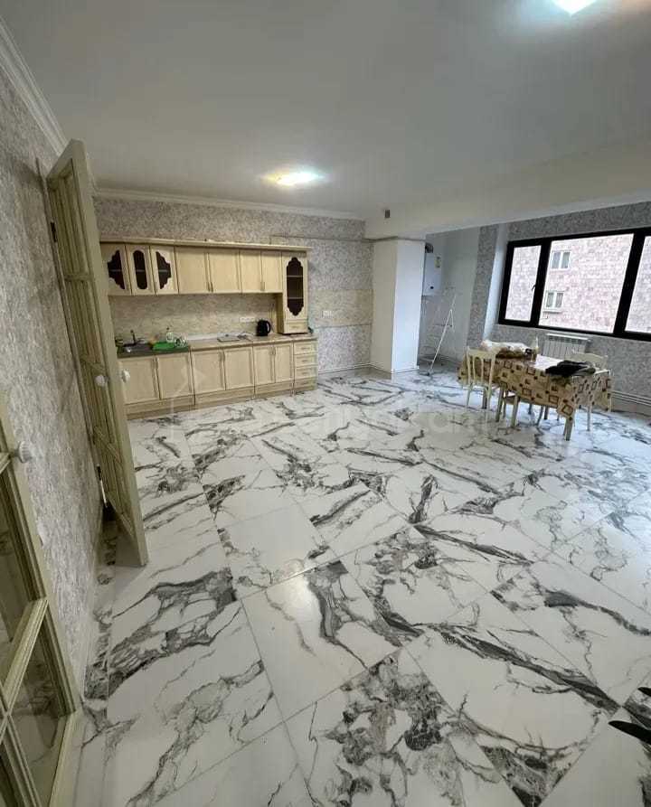 3 Սենյականոց Բնակարան Քարե Շենքում, 132քմ, 4/7 հարկ, Կապիտալ Վերանորոգված