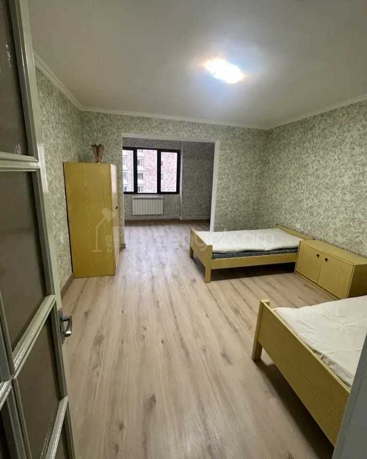 3 Սենյականոց Բնակարան Քարե Շենքում, 132քմ, 4/7 հարկ, Կապիտալ Վերանորոգված