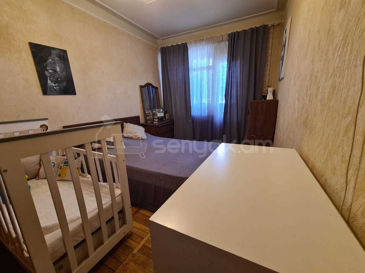 4 Սենյականոց Բնակարան Քարե Շենքում, 98քմ, 2/5 հարկ, Նորմալ Վիճակում