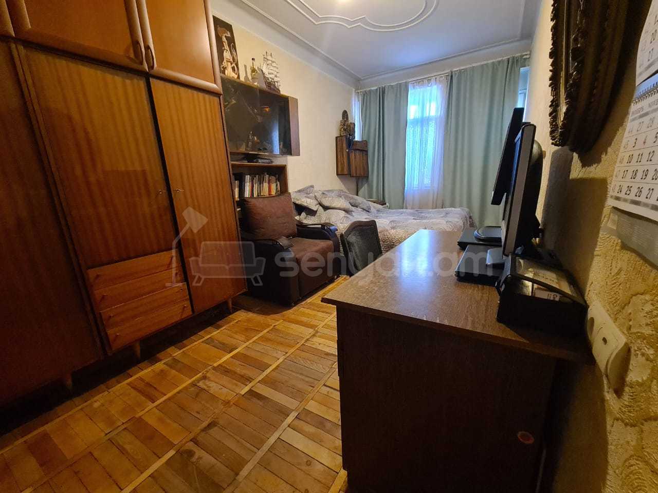 4 Սենյականոց Բնակարան Քարե Շենքում, 98քմ, 2/5 հարկ, Նորմալ Վիճակում