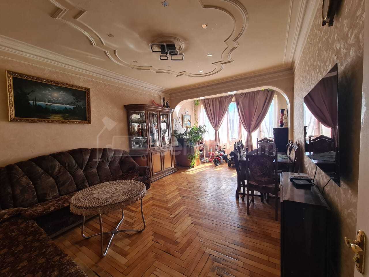 4 Սենյականոց Բնակարան Քարե Շենքում, 98քմ, 2/5 հարկ, Նորմալ Վիճակում