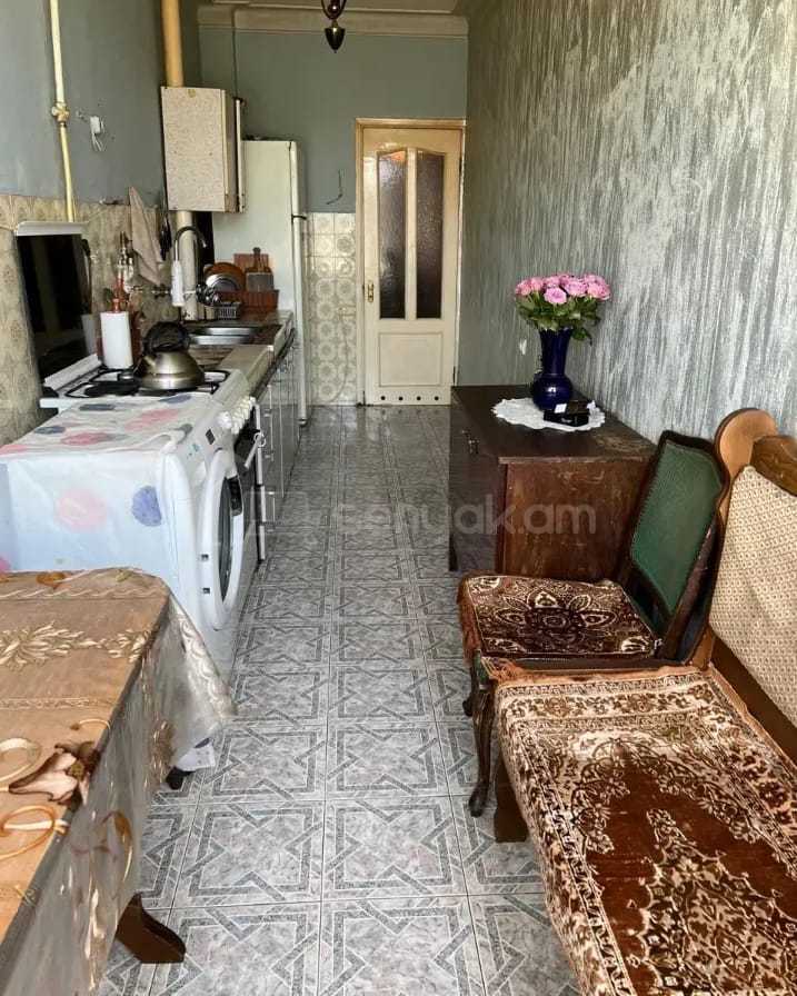 4 Սենյականոց Բնակարան Քարե Շենքում, 98քմ, 2/5 հարկ, Նորմալ Վիճակում