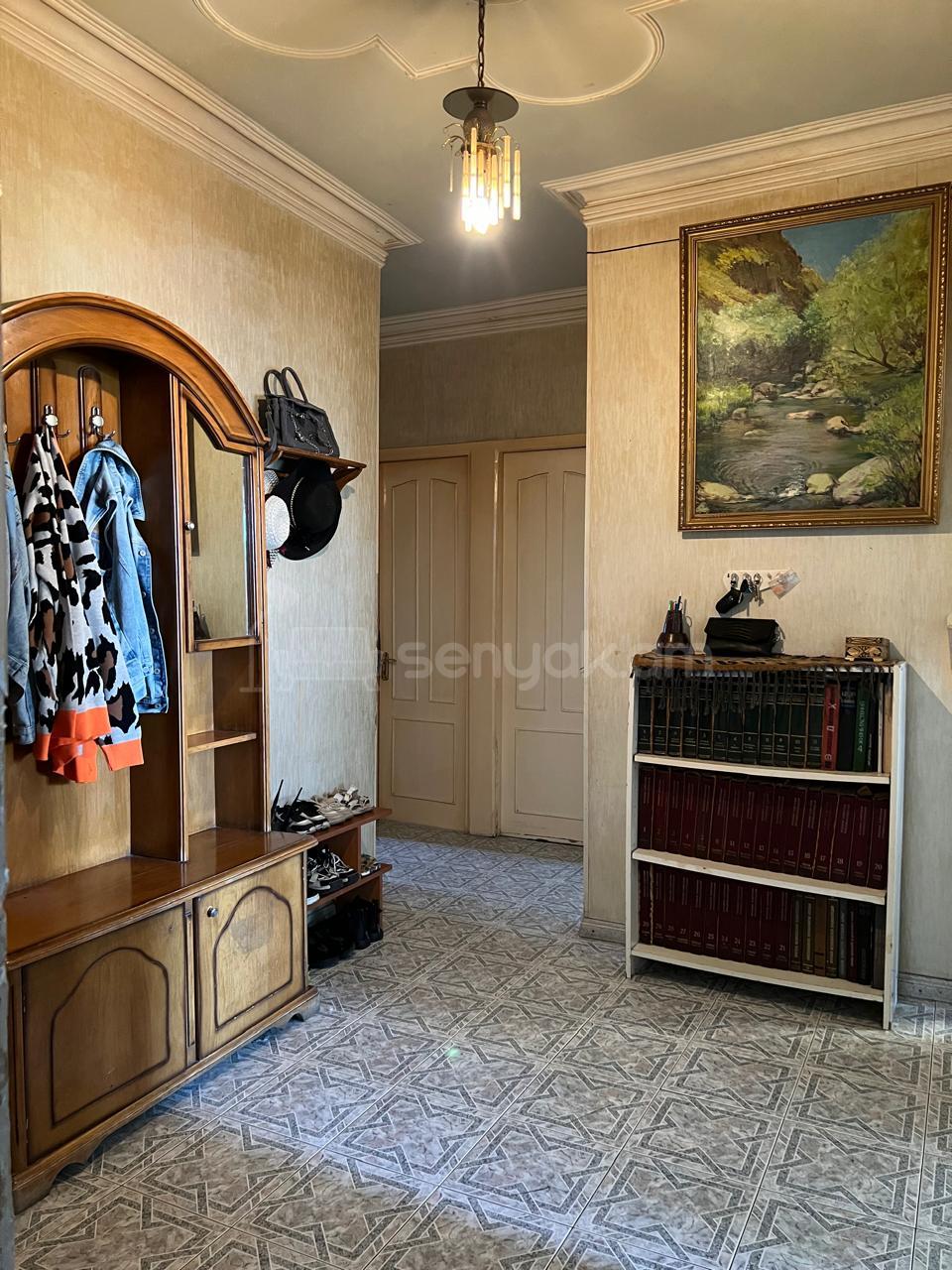 4 Սենյականոց Բնակարան Քարե Շենքում, 98քմ, 2/5 հարկ, Նորմալ Վիճակում