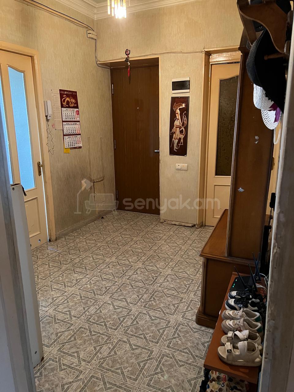 4 Սենյականոց Բնակարան Քարե Շենքում, 98քմ, 2/5 հարկ, Նորմալ Վիճակում