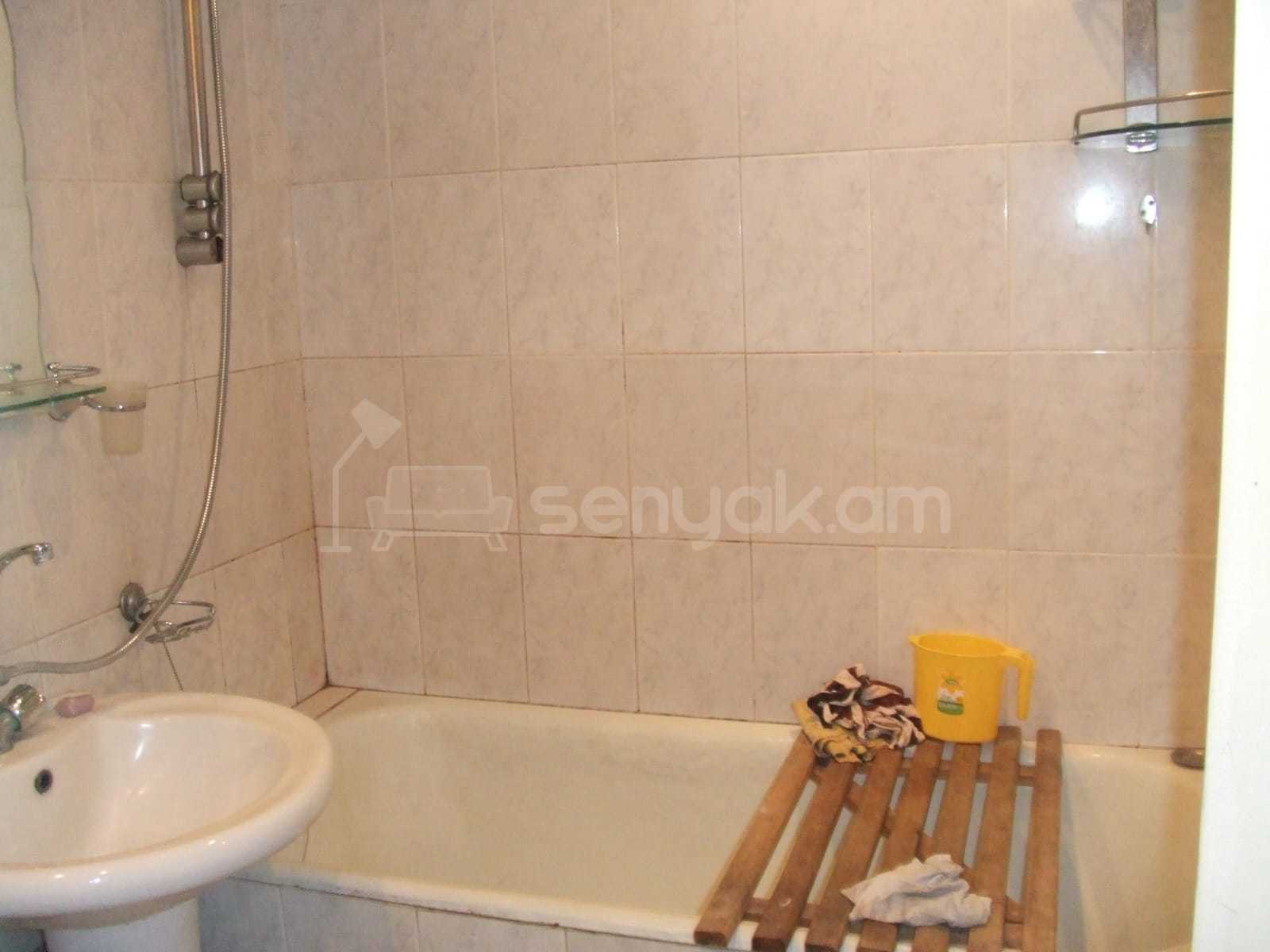 3 Սենյականոց Բնակարան Քարե Շենքում, 56քմ, 3/4 հարկ, Կոսմետիկ Վերանորոգված, Կահավորված, Արևկող