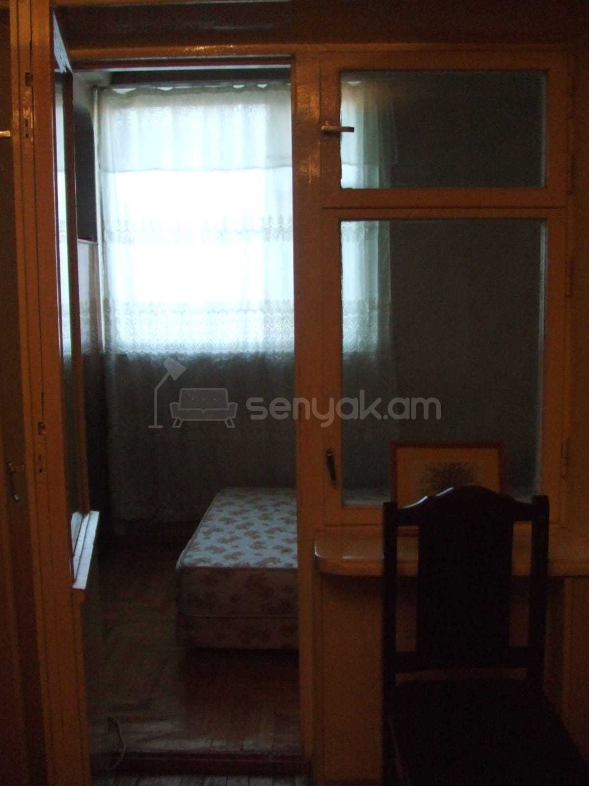 3 Սենյականոց Բնակարան Քարե Շենքում, 56քմ, 3/4 հարկ, Կոսմետիկ Վերանորոգված, Կահավորված, Արևկող