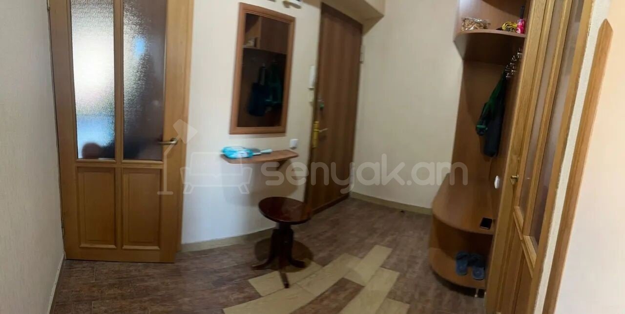 2 Սենյականոց Բնակարան Քարե Շենքում, 74քմ, 5/5 հարկ, Նորմալ Վիճակում