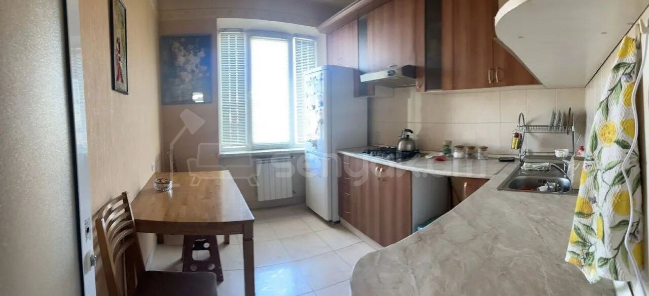 2 Սենյականոց Բնակարան Քարե Շենքում, 74քմ, 5/5 հարկ, Նորմալ Վիճակում