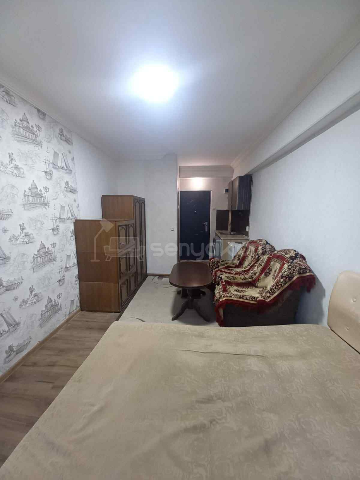 1 Սենյականոց Բնակարան Քարե Շենքում, 20քմ, 3/8 հարկ, Նորմալ Վիճակում, Կահավորված, Արևկող