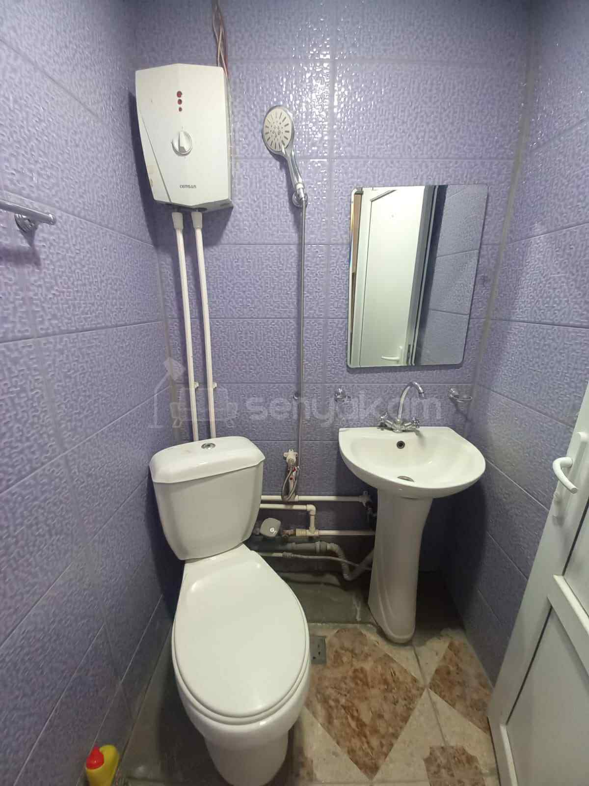 1 Սենյականոց Բնակարան Քարե Շենքում, 20քմ, 3/8 հարկ, Նորմալ Վիճակում, Կահավորված, Արևկող