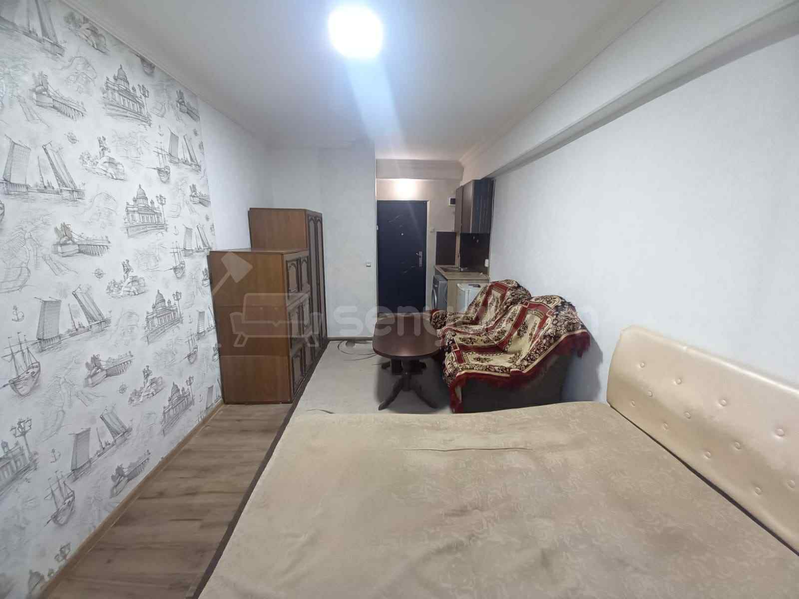 1 Սենյականոց Բնակարան Քարե Շենքում, 20քմ, 3/8 հարկ, Նորմալ Վիճակում, Կահավորված, Արևկող