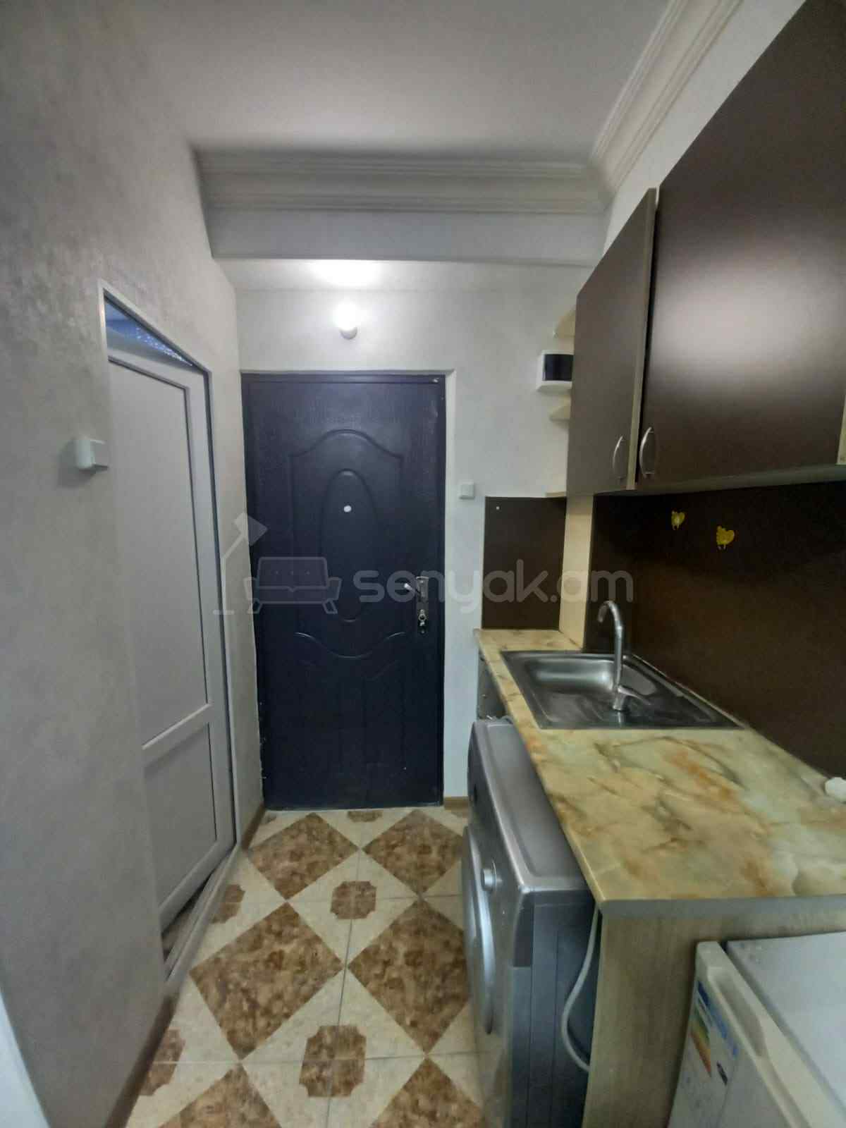 1 Սենյականոց Բնակարան Քարե Շենքում, 20քմ, 3/8 հարկ, Նորմալ Վիճակում, Կահավորված, Արևկող