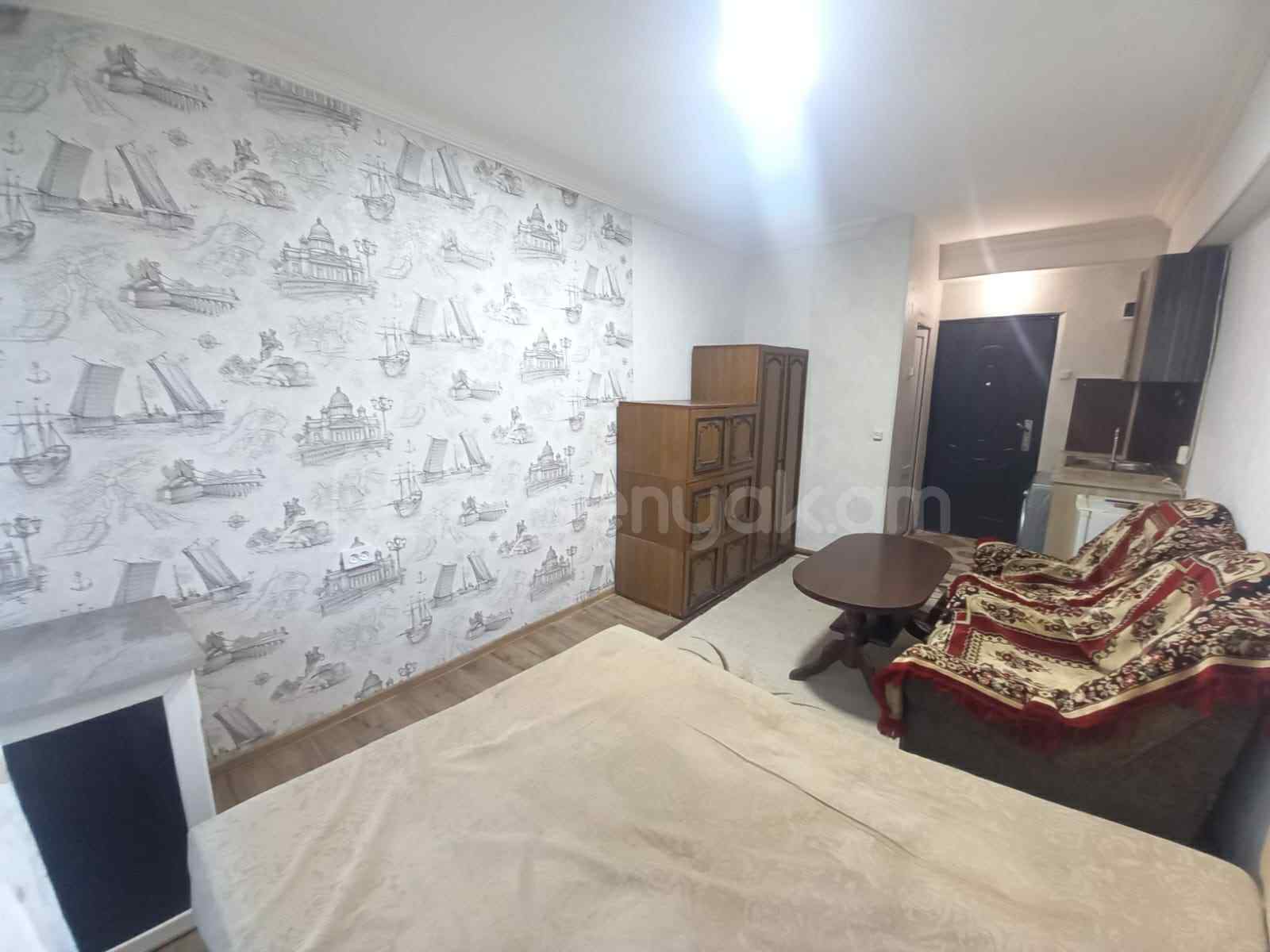 1 Սենյականոց Բնակարան Քարե Շենքում, 20քմ, 3/8 հարկ, Նորմալ Վիճակում, Կահավորված, Արևկող