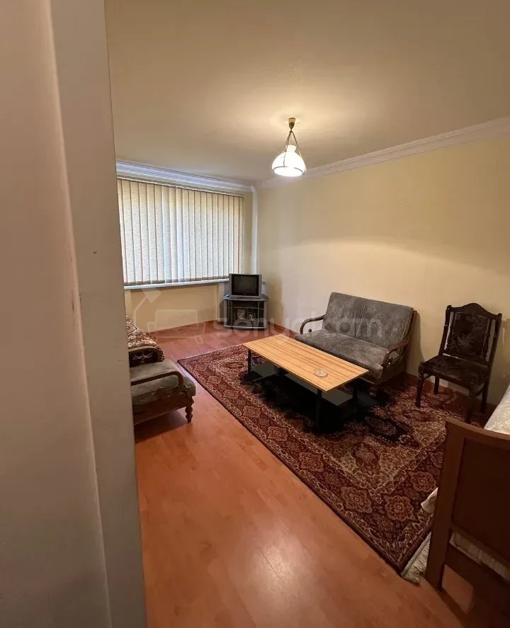 1 Սենյականոց Բնակարան Քարե Շենքում, 40քմ, 2/5 հարկ, Նորմալ Վիճակում, Կահավորված