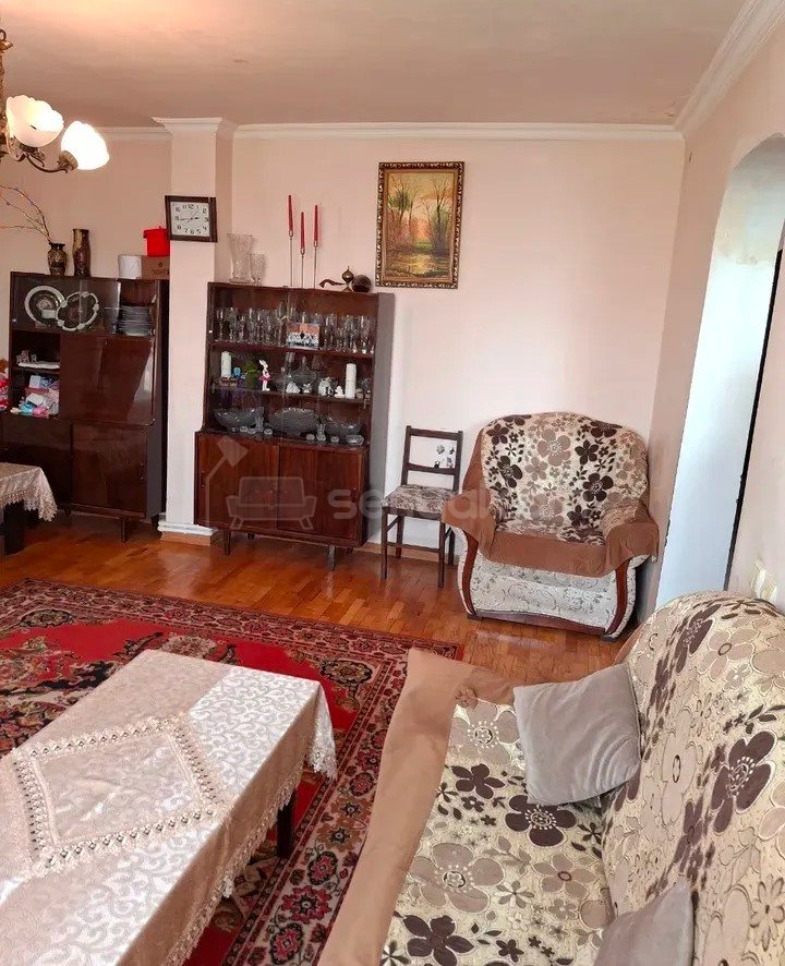 3 Սենյականոց Բնակարան Քարե Շենքում, 74քմ, 4/4 հարկ, Կապիտալ Վերանորոգված