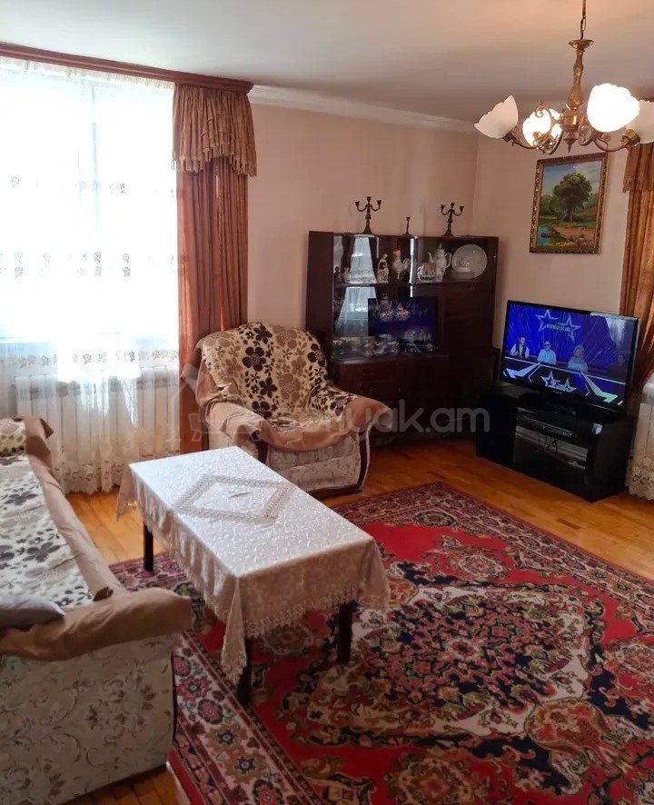 3 Սենյականոց Բնակարան Քարե Շենքում, 74քմ, 4/4 հարկ, Կապիտալ Վերանորոգված