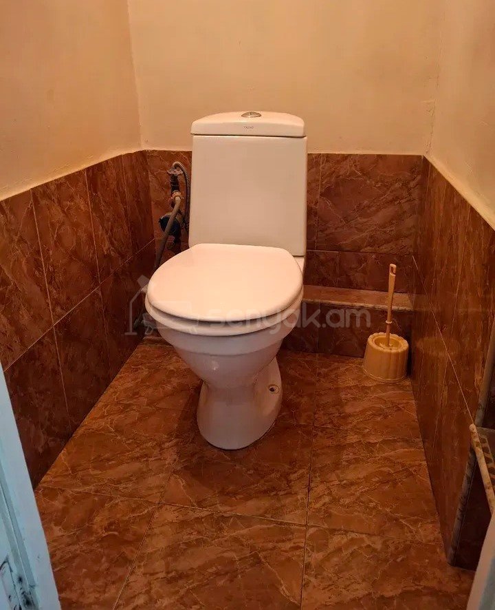 3 Սենյականոց Բնակարան Քարե Շենքում, 74քմ, 4/4 հարկ, Կապիտալ Վերանորոգված