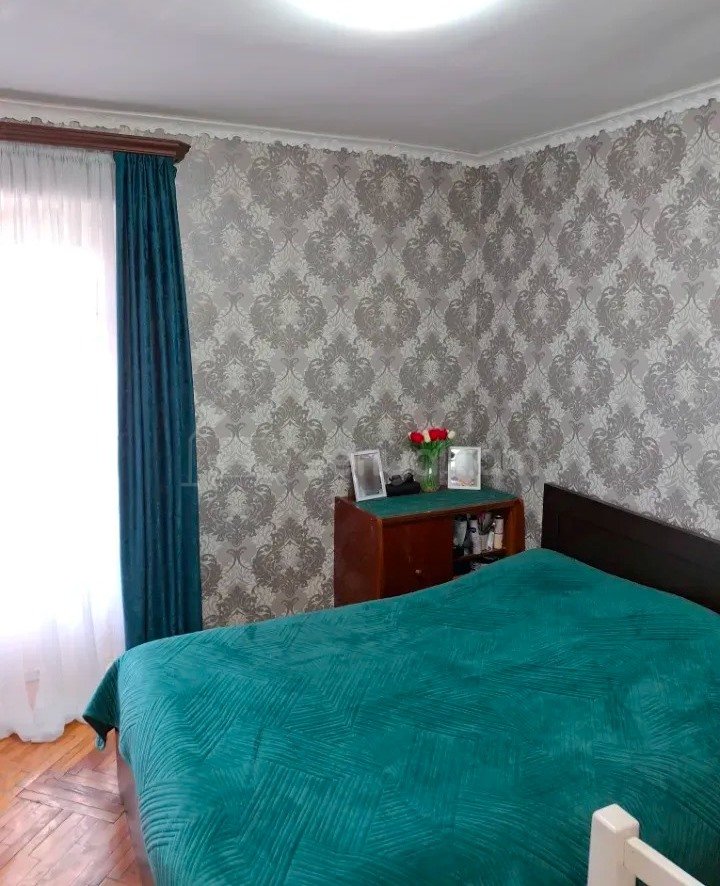 3 Սենյականոց Բնակարան Քարե Շենքում, 74քմ, 4/4 հարկ, Կապիտալ Վերանորոգված