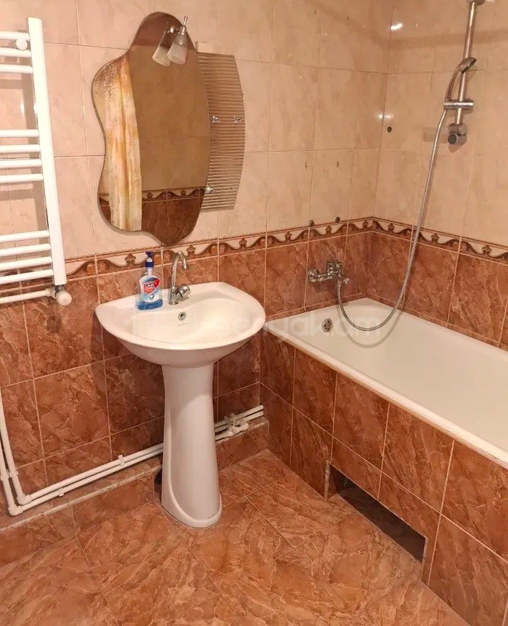 3 Սենյականոց Բնակարան Քարե Շենքում, 74քմ, 4/4 հարկ, Կապիտալ Վերանորոգված