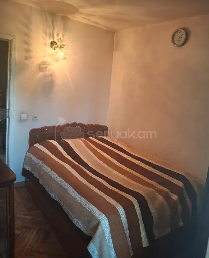 3 Սենյականոց Բնակարան Քարե Շենքում, 74քմ, 4/4 հարկ, Կապիտալ Վերանորոգված